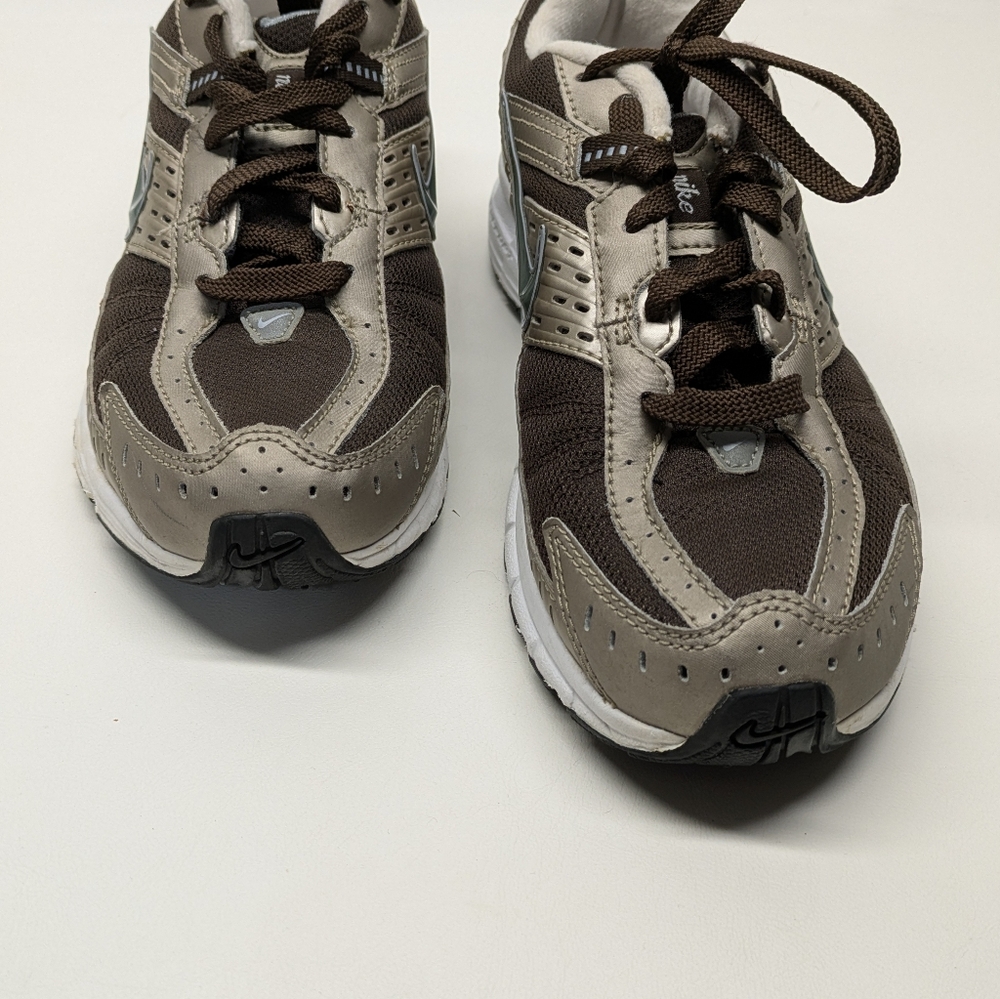 Nike Size 8 Impact Groove Shoe. Brown/Gray Colorway